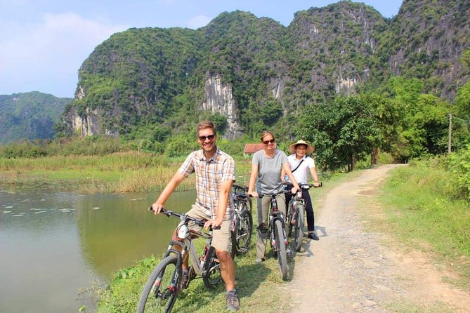 Hoa Lu - Tam Coc Luxury Small group 1D: Limousine bus, biking, boat trip, Lunch - Hoa Lu and Vietnam’s 10th-century rulers