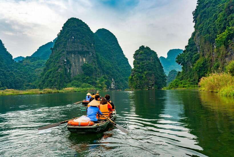Hoa Lu, Tam Coc, & Mua Cave Day Trip with Lunch & Limousine - Key points at a glance