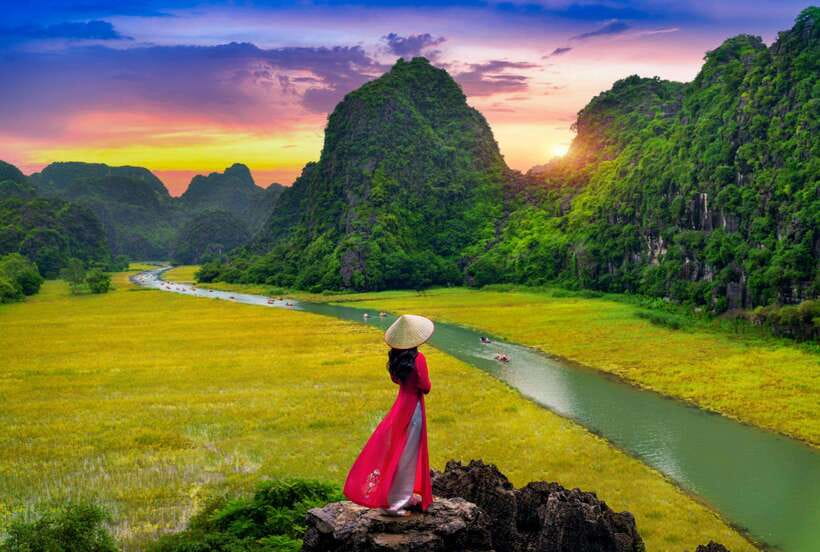 Hoa Lu, Tam Coc, & Mua Cave Day Trip with Lunch & Limousine - The ride from Hanoi to Ninh Binh