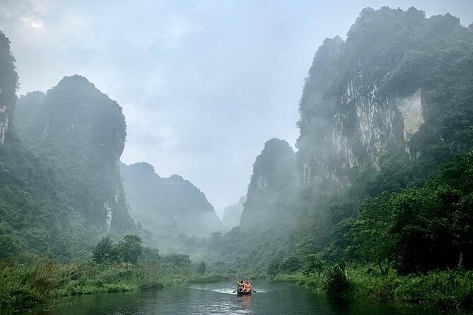 Hoa Lu - Tam Coc - Mua Cave Full Day - LIMOUSINE - The Ngo Dong River and Tam Coc by bamboo boat