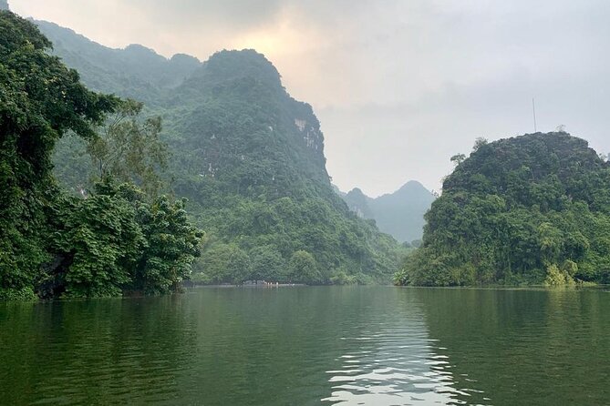 Hoa Lu - Tam Coc - Mua Cave Full Day - LIMOUSINE - Mua Cave and the climb for the big view