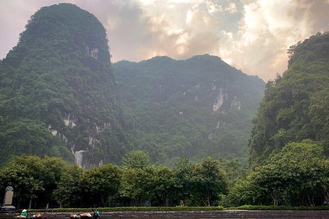 Hoa Lu - Tam Coc - Mua Cave Full Day - LIMOUSINE - What the $30 price really covers