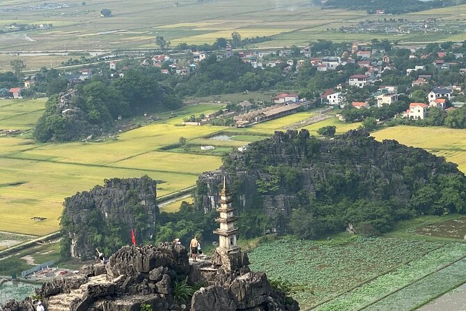 Hoa Lu - Tam Coc - Mua Cave Full Day - LIMOUSINE - Lunch with goat, fish, and vegetarian choices
