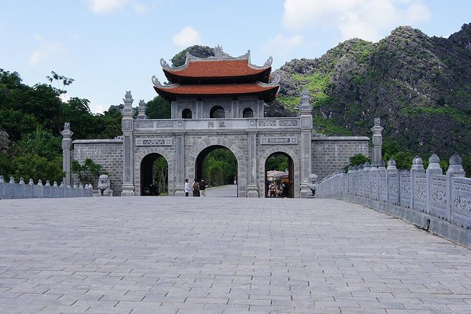 Hoa Lu -Tam Coc - Mua Cave Full Day Trip with Limousine Bus - Who should book this day trip?