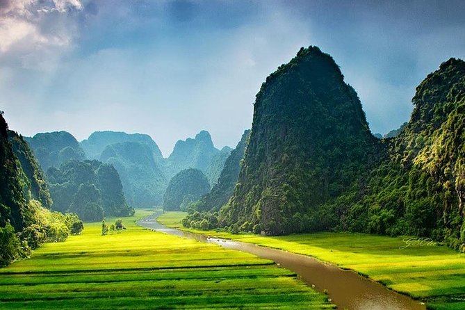 Hoa Lu -Tam Coc - Mua Cave Full Day Trip with Limousine Bus - Hoa Lu, Vietnam’s 10th-century capital