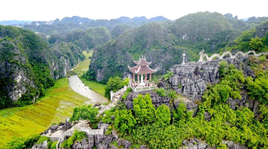 Hoa Lu - Tam Coc - Mua Cave / Limousine Transfer - Mua Cave and the 500-step climb