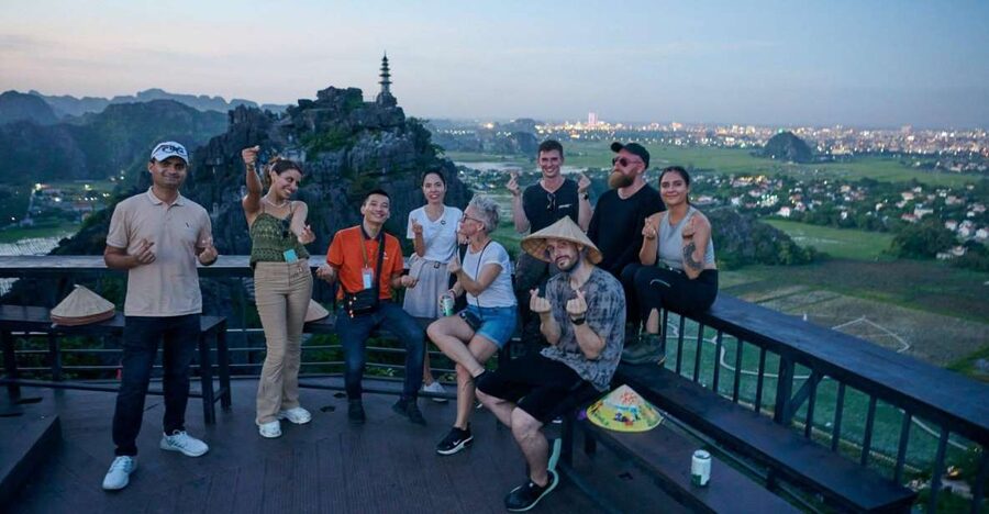 Hoa Lu - Tam Coc - Mua Cave / Limousine Transfer - Guide quality and group size