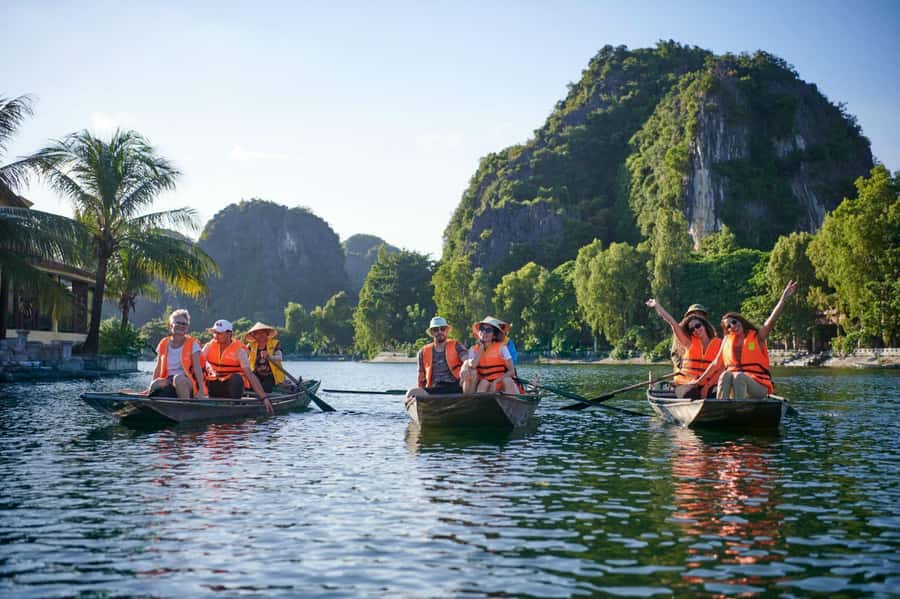 Hoa Lu - Tam Coc - Mua Cave / Limousine Transfer - Who should book this day?