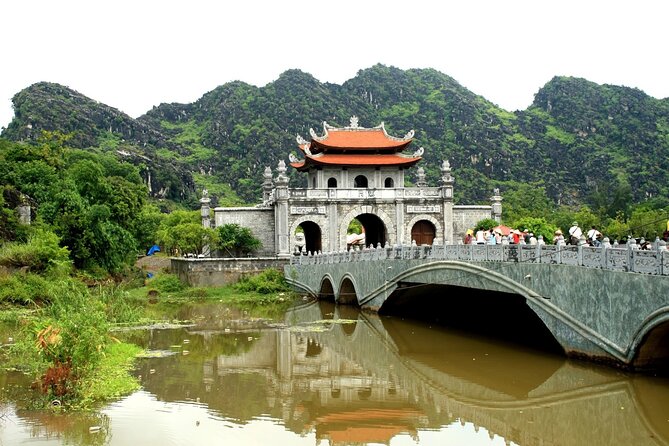 Hoa Lu Trang An and Mua Cave by Limousine from Hanoi - Who will get the most from this experience