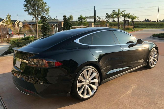 Houston Airport & Galveston cruise Port Transportation, SUV, Sedan&Limo Service - Meeting your chauffeur inside baggage claim