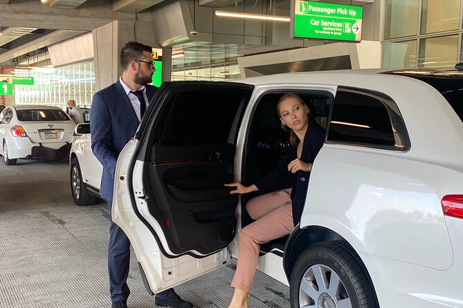 JFK AIRPORT LIMO | JFK To Manhattan Transfer With a Stretch Limo - Key points to know before booking