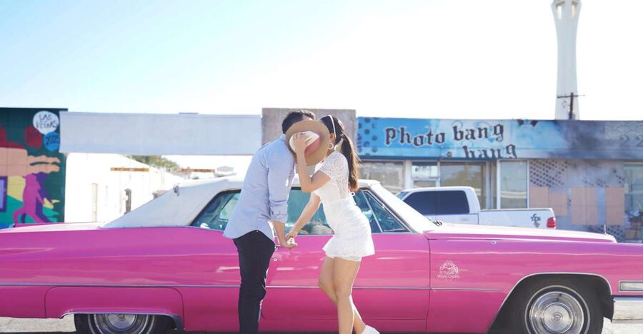 Las Vegas: Elvis Themed Wedding with Limousine - Why this Elvis ceremony works