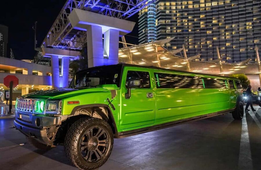 Las Vegas Limo Tour with Champagne and Nightclub Entry - A limousine start from your Las Vegas hotel