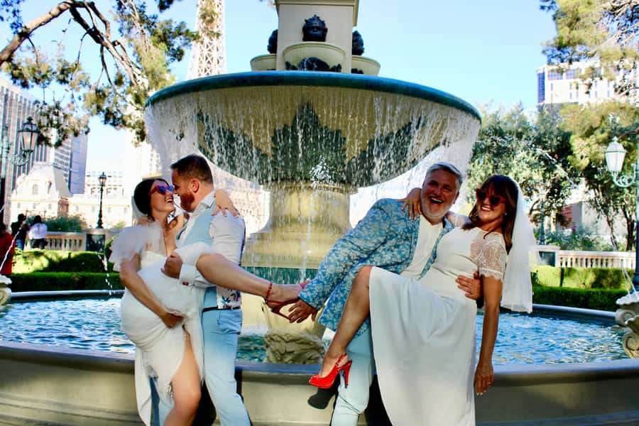 Las Vegas Strip Limo Tour with Champagne and Photos - A private limousine view of the Las Vegas Strip