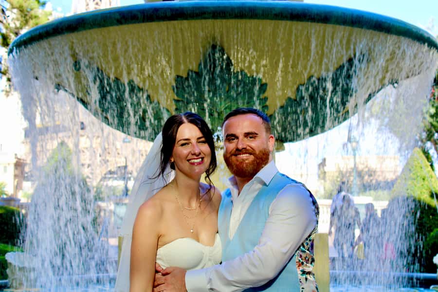 Las Vegas Strip Limo Tour with Champagne and Photos - What the photographer option adds