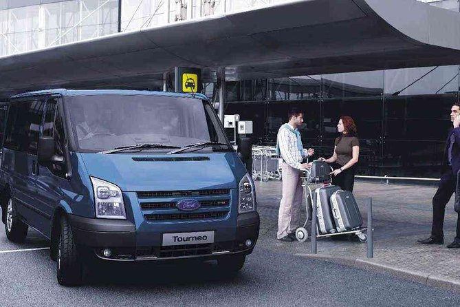 Limousine From Cairo Airport To Cairo Downtown - What the Car and Driver Offer