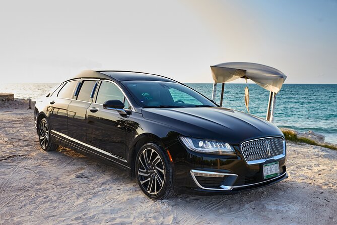 Lincoln Strecth Limousine with Wi Fi on board - A limousine start to your Playa del Carmen holiday
