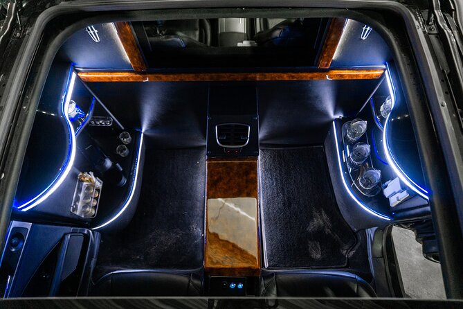 Lincoln Strecth Limousine with Wi Fi on board - The price: fun luxury rather than practical transport