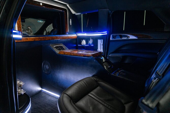 Lincoln Stretch limo from Cancun Hotel Zone to Cancun Airport - Hotel lobby pickup makes the final morning easier