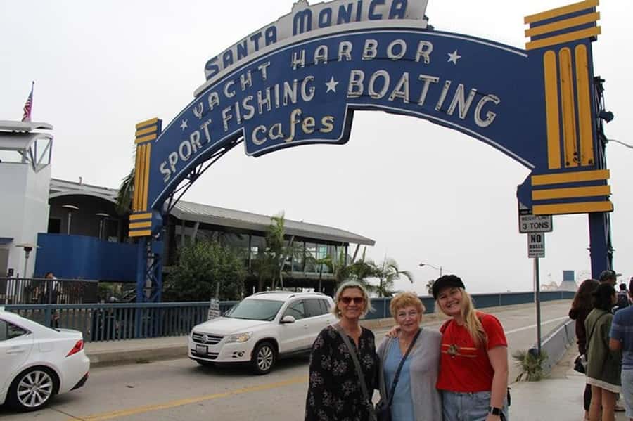 Los Angeles: Private Sightseeing Tour in a Limousine - 5hrs - Farmers Market, The Grove, and Central Los Angeles