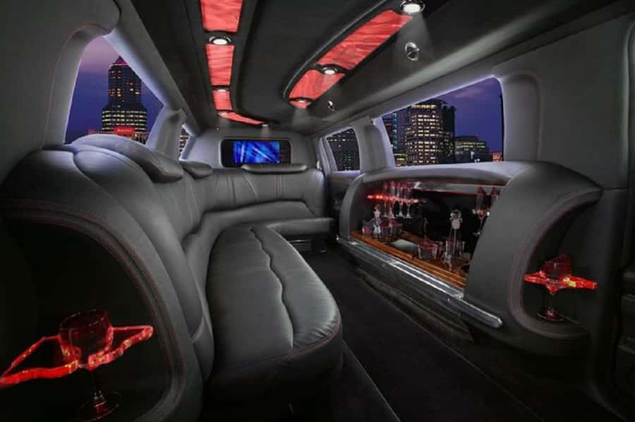 Los Angeles: Private Sightseeing Tour in a Limousine - 5hrs - Settling Into the Eight-Passenger Stretch Limousine