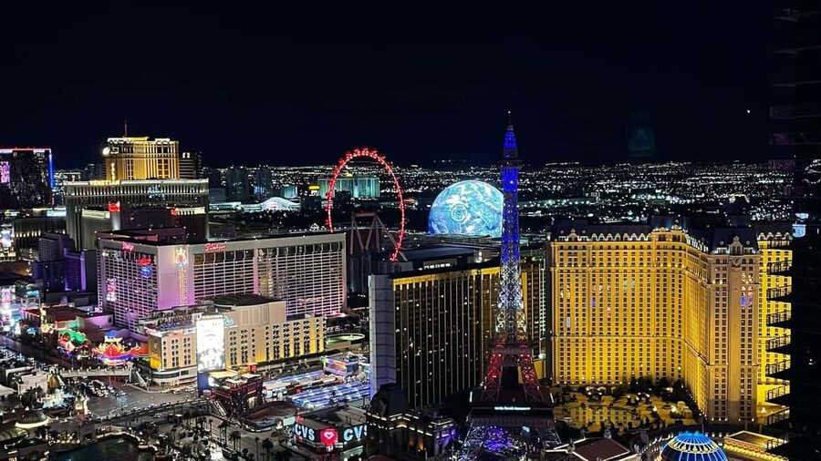 Luxurious Las Vegas Night Tour in a Mercedes Sprinter Limo - Why this three-hour route works well at night