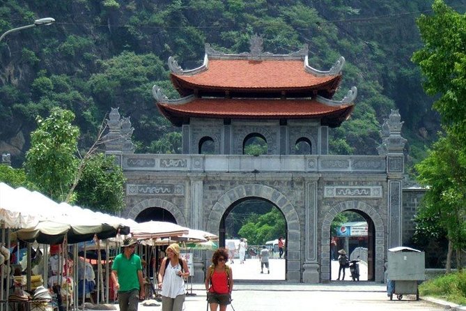 Luxury Hoa Lu - Tam Coc 1 Day Tour From Hanoi - By Limousine & Small Group - Leaving Hanoi in a limousine
