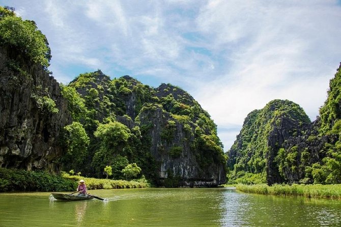 Luxury Hoa Lu - Tam Coc - Mua Cave 1 Day Tour - By Limousine & Small Group - The morning ride from Hanoi to Hoa Lu