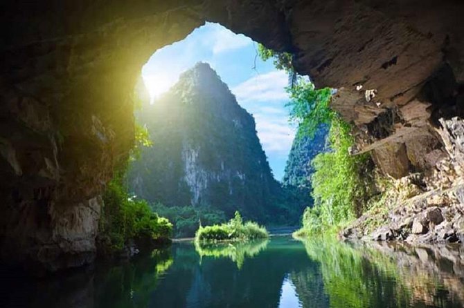Luxury Hoa Lu - Tam Coc - Mua Cave 1 Day Tour - By Limousine & Small Group - Tam Coc by bamboo boat