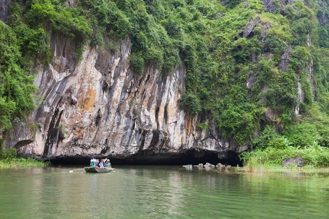 Luxury Hoa Lu Tam Coc Mua Cave 1 Day With Limousine Bus And Lunch - The limousine bus, timing, and group size