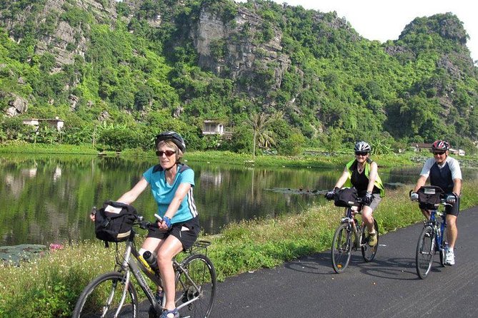 Luxury Hoa Lu - Trang An 1 Day Tour From Hanoi - By Limousine & Small Group - Guide quality and group atmosphere
