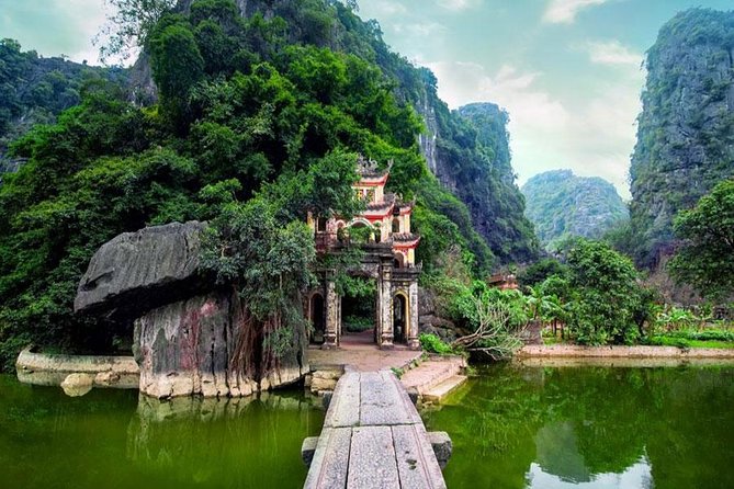 Luxury Hoa Lu - Trang An - Mua Cave 1 Day Tour - By Limousine & Small Group - The two-hour boat ride through Trang An