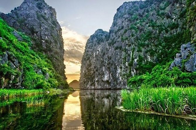Luxury Hoa Lu - Trang An - Mua Cave 1 Day Tour - By Limousine & Small Group - Buffet lunch with local choices