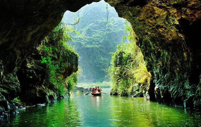 Luxury Hoa Lu Trang An Mua Cave Amazing View - Small Group Tour - Limousine Bus - Buffet lunch with Vietnamese and Asian dishes