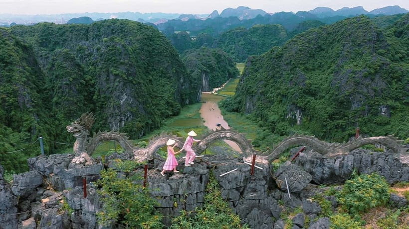 Luxury Limousine Tour: Hoa Lu, Trang An/Tam Coc & Mua Cave - Lunch in Ninh Binh, useful fuel for a long day