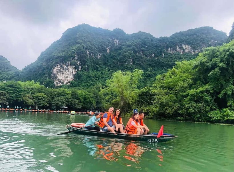 Luxury Limousine Tour: Hoa Lu, Trang An/Tam Coc & Mua Cave - Mua Cave and the 500-step climb
