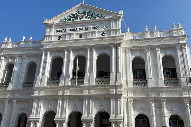 Macau Private Tour with Toyota Alphard luxury MPV limousines - Ruins of St. Paul’s and Senado Square
