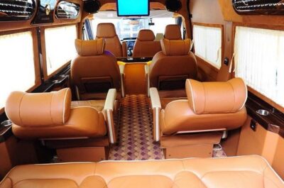 Morning limousine D-car 8-seat transfer to Hanoi depart from Sapa Town center