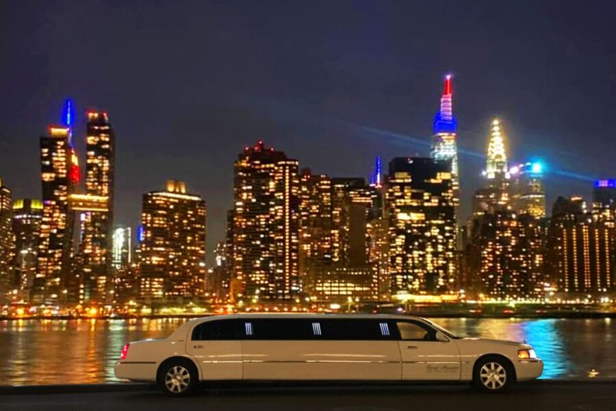 New York City: Private Manhattan Limousine Tour - Central Park from the back seat