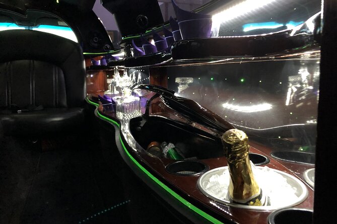 Newark (EWR) Airport Stretch Limo Service To NYC - Manhattan sightseeing, photo stops, and the three-hour question