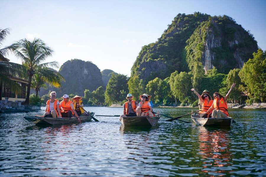 Ninh Binh 1 Day,HoaLu-Tam Coc-Mua Cave,Buffet Lunch,Limo Bus - Why this Ninh Binh day trip works
