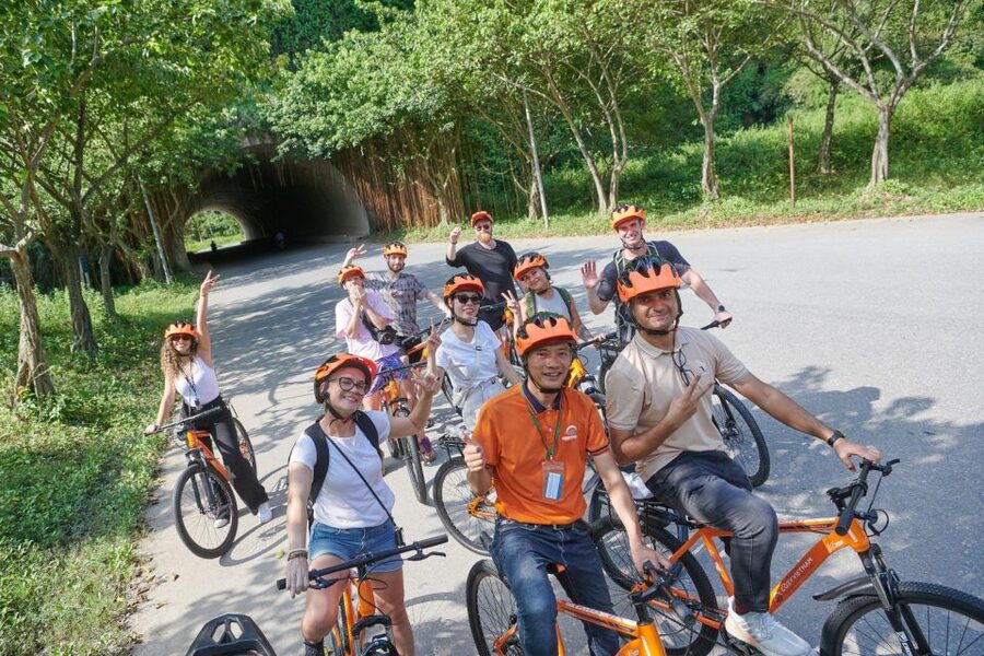 Ninh Binh 1 Day,HoaLu-Tam Coc-Mua Cave,Buffet Lunch,Limo Bus - Tam Coc by bamboo boat