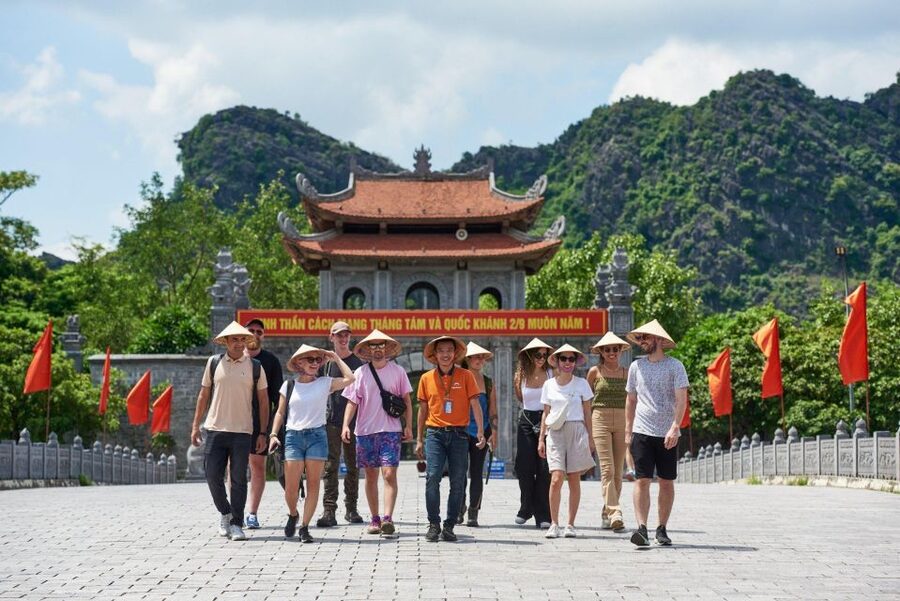 Ninh Binh 1 Day,HoaLu-Tam Coc-Mua Cave,Buffet Lunch,Limo Bus - The limousine ride from Hanoi