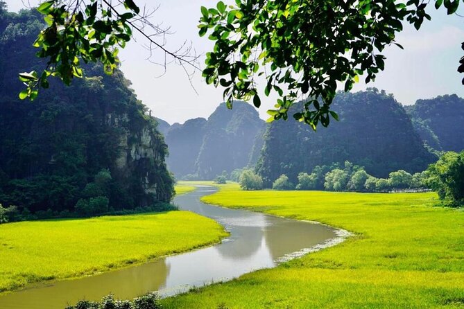 Ninh Binh 1 Day Trip With Mua Cave and Dragon Mountain Hiking - Mua Cave and the Dragon Mountain climb