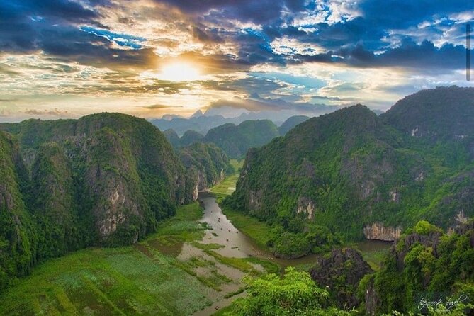 Ninh Binh Day Tour Tam Coc Mua Cave Hoa Lu Buffet Lunch Limousine - Mua Cave and the 500-step climb