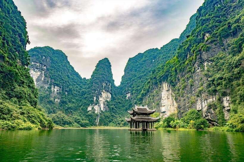 Ninh Binh: Hoa Lu Mua Cave Trang An on Limousine and Cycling - Leaving Hanoi in a limousine