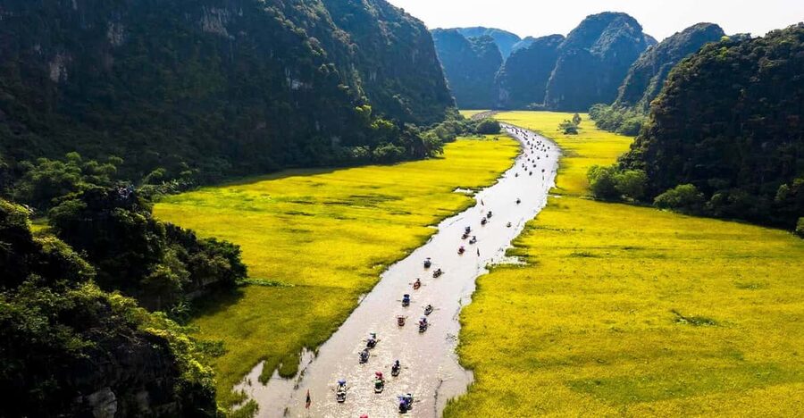 Ninh Binh: Hoa Lu Tam Coc Hang Mua on Limousine and Cycling - Vietnamese buffet lunch at midday
