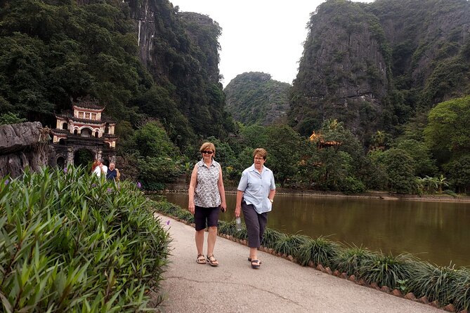 Ninh Binh Luxury Day Tour by Limousine- Small Group- All included - Cycling through villages and rice fields