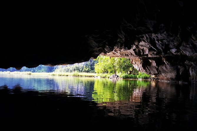Ninh Binh Luxury Day Tour by Limousine- Small Group- All included - Climbing Mua Cave’s Lying Dragon Mountain