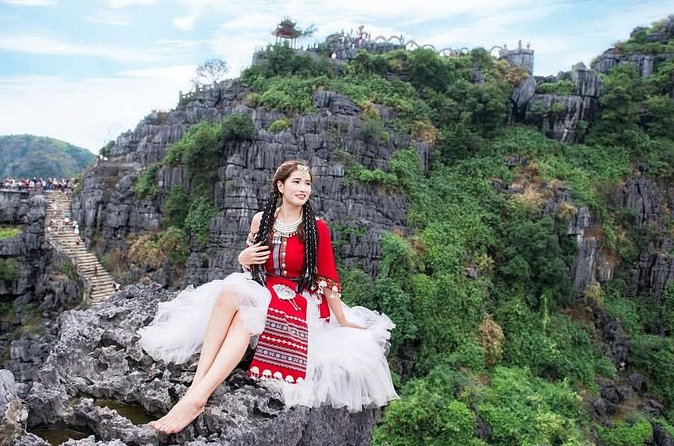 Ninh Binh Tour from Hanoi for 6-9 Pax/tour by DCar Limousine - Tam Coc by Traditional Bamboo Boat